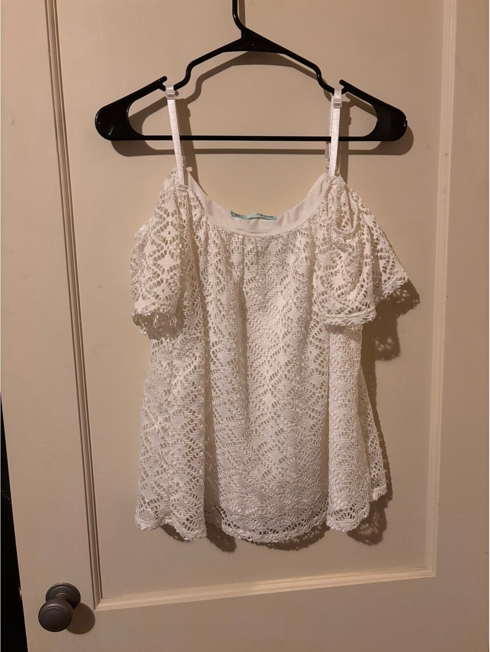 Maurices Womens white lace cold shoulder blouse Small
